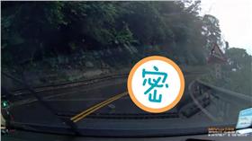 阿伯,落石,好心,爆料公社▲圖／翻攝自爆料公社
