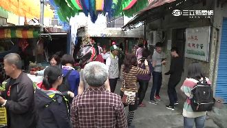 屏東楓港出女總統　蔡家古厝遊客擠爆