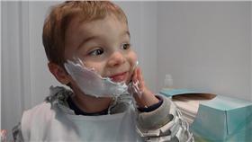 刮鬍子-Flickr-Juhan Sonin-https://www.flickr.com/photos/juhansonin/4137915935/