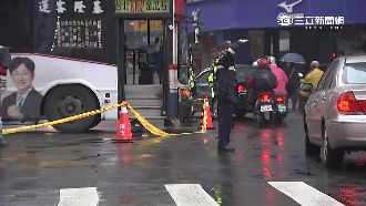 女騎士撞車彈飛　當場遭客運輾過命危