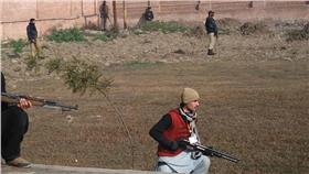 巴基斯坦帕夏汗大學（Bacha Khan university）遭武裝份子襲擊（圖／翻攝自Twitter）