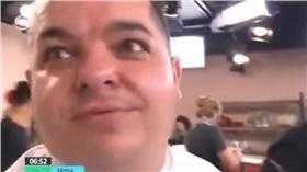 電視台廚師直播吸毒－圖／翻攝自FAILBLOG SLOVAKIA YouTube
