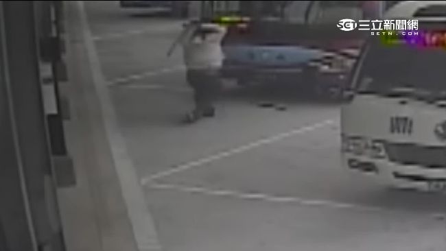 買車票沒趕上車　男子轉運站砸車毆人