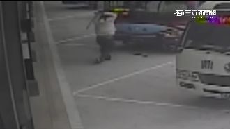 買車票沒趕上車　男子轉運站砸車毆人