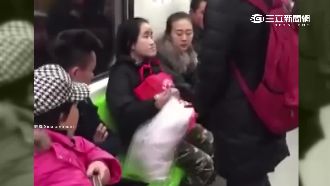 地鐵佔位姐欺善怕惡　被圍剿立刻讓座