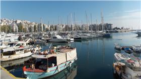 希臘港口
翻攝https://www.flickr.com/photos/127226743@N02/22657105468/in/photolist-Aw8A6s-Ayp3yB-Aw5YhY-Bb43nR-B8Rkib-Aw6S6B-Aw69Mz-Ad35b1-B7L71Q-B8S9zq-Ba7qgp-AyoBZg-Aw67DB-Aw8vcE-Axykwc-Badx34-AvfLcS-Ba4AUK-Ba7bZV-B7L29f-Aw8VUz-AdcM1t-Aw6iNm-B7Lf1Y-Bb6oWn-Ba7196-Aw8s7G-Ayrj9k-Aw6BpH-Ad2PfQ-Aw5WkR-B8RtYN-B7KHau-AypjZH-AckyzX-Ad23H3-Ayr534-B7KzcL-Bb3JEB-Bb3KET-Ba4Fug-AyoSVP-AdamYz-Bb3EAz-Aw5TAd-Ba7foZ-Bb6Gdr-B82s7Y-Ad5f4o-B7Lgv1