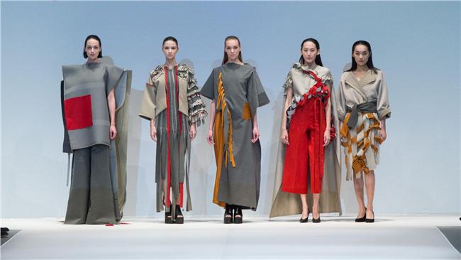 圖／來自汽車的創意？汽車布料時裝秀