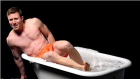 黏土泡澡－圖／翻攝自Vat19 YouTube