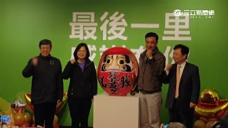 許願達摩「政」夯！蔡柯雙雙高票當選