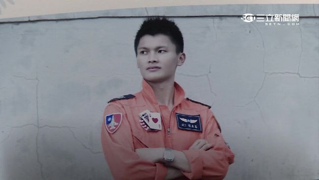 悼念殉職飛官　4架F-16衝場告別