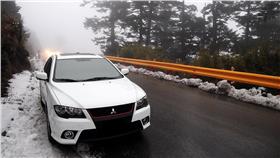 下雪,車潮,合歡山
圖／攝影者Johnson Wang, Flickr CC License
https://www.flickr.com/photos/johnsonwang/4239393473/