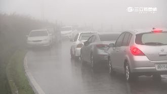 卡位看雪景　各路山頂佔滿人潮