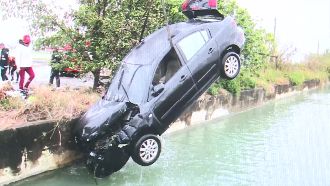 駕車墜嘉南大圳　男疑遭撞暈失溫凍死
