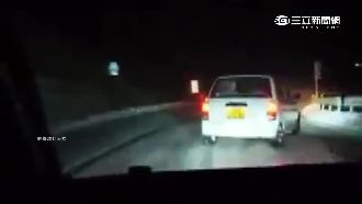 積雪路面3車甩尾滑行　網友大讚神技
