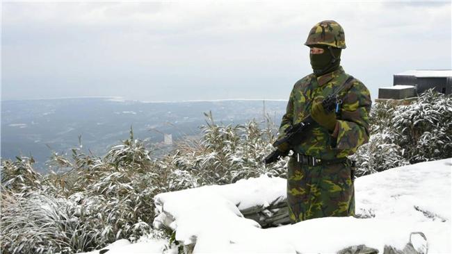 影／士兵雪中站哨　網友：以你們為傲