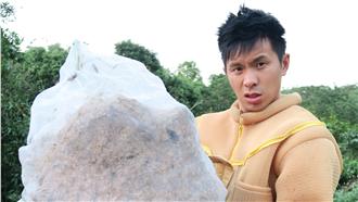 姚淳耀外景遇到蛇？險被虎頭蜂叮！