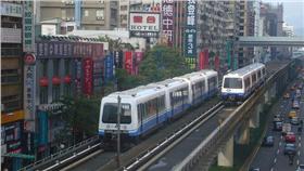 文湖線 （圖／Cheng-en Cheng,Flickr CC License）https://www.flickr.com/photos/rail02000/5293253394/in/photolist-94KiPy-94Gesc-94GeLt-94GeFD-94GeAk-94GemM-q3w652-qjSyko-7SjbZx-C5qRyo-ogd9Nj-dQGbRb-dV38fs-dYLYZU-ogbVPr-oxDW2r-deLR1L-oxqFyF-5etEA3-hvLYJp-dxByLH-6a99Nh-dtHtsV-dxAQBz-dMvHgP-ofwQNj-oxGCGR-dNbBHS-h9KdSh-dYVock-fLoKcP-hxbkAL-8Qvq7S-dfKkL6-ogcqGs-dXMsC9-hxcXzz-ha17Ba-dEYsqP-dF5Bfo-dYFvZp-dF5dZf-ad8XBX-dF4TD1-dFoZuy-dYFoWg-ozrhvK-dg91LR-oyKenR-dxGsbA