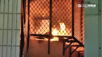 囧！暖爐起火丟陽台　瓦斯桶竟沒關…