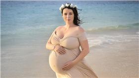 五胞胎孕婦絕美寫真
翻攝自每日郵報
http://www.dailymail.co.uk/femail/article-3415644/Kim-Tucci-Perth-birth-quintuplets.html