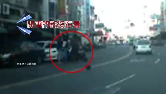 開車門、左轉危機多　騎士直行遭撞飛