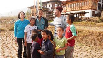 來去當一日不丹人　居然玩到手脫臼