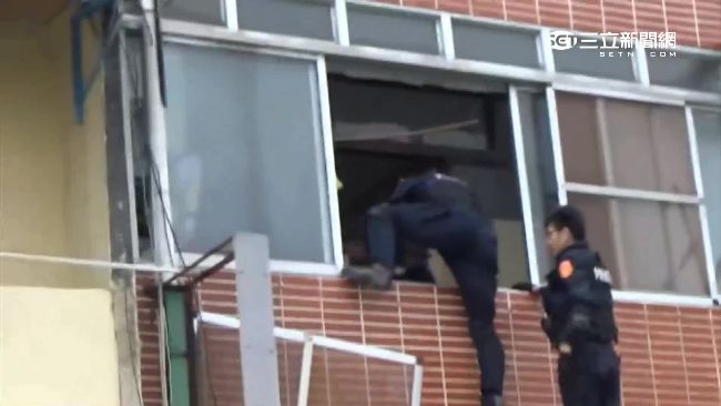 逃逸外勞當山老鼠　警破窗追緝攀牆逃