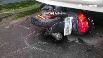 貨車開窄巷　騎士反應不及摔車遭輾斃