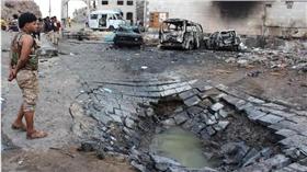 葉門亞丁遭炸彈客攻擊 （圖／翻攝自The New York Times）