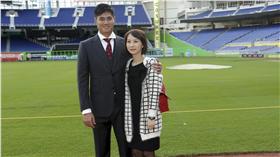 陳偉殷加盟馬林魚記者會幕後(AP)