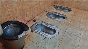 中國大陸廁所  ▲圖／攝影者Michael Coghlan, flickr CC License (https://www.flickr.com/photos/mikecogh/14087482866/)