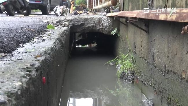 台版藍可兒？男車前1秒消失變浮屍