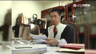 再披戰袍進國會　徐國勇年輕帥照曝光