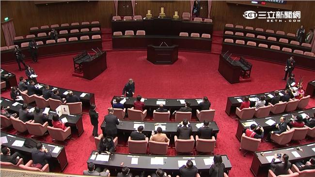 不甩藍綠拜票　親民黨4票投李鴻鈞