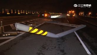 影／國軍倍力橋太威　竟撞斷電線桿