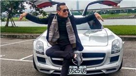 黃仲崑／https://www.facebook.com/%E9%BB%83%E4%BB%B2%E5%B4%91-%E9%8B%BC%E9%90%B5%E5%A4%A7%E5%8F%94-799144470148233/?fref=ts