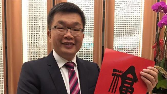 蔡其昌自費印春聯　這次署名好霸氣！