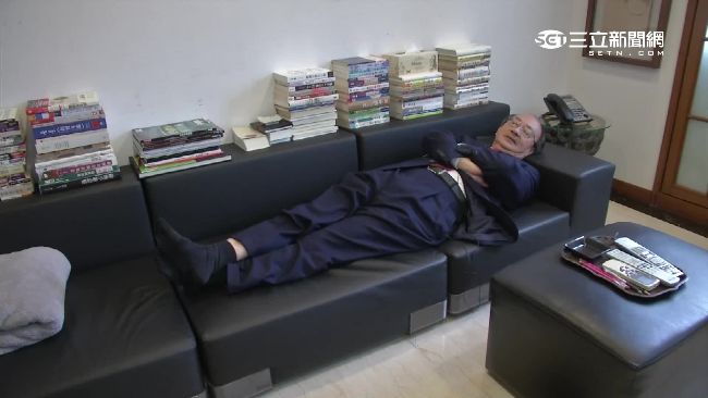 十天沒洗澡顧學子　柯建銘的總召人生