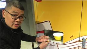 青年創業,牛肉麵販賣機/FB：連勝文