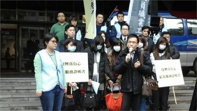 離職遭討30萬違約金　復航空姐哭了