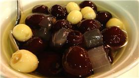 紅棗蓮子湯-圖／攝影者Jill Shih, Flickr CC-https://www.flickr.com/photos/sillyjilly/2825642388/in/photolist-4gGxWd-fKbsCV-9USK5v-9USKsn-88ZqWB-5Zpga2-5V6p8u-dzj8rc-5iGa3d-A6tf7h-4AmNXN-9UfXsX-6M3WfD-5YvTB7-cUDSuj-b8nuzg-uf2wF9-3zCSL-5V23n8