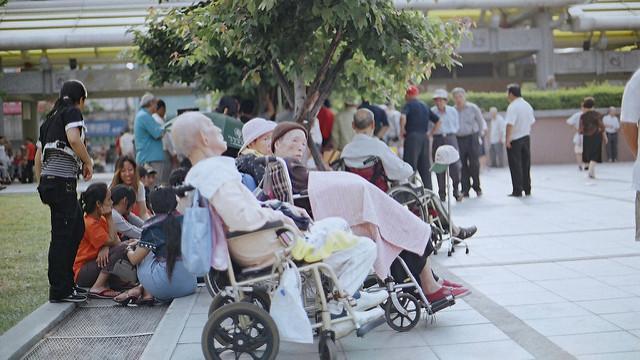 8老人接連死亡？志工詐領百萬慰問金