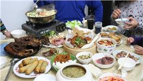 圍爐、聚餐 ▲圖／攝影者佳祥 王, flickr CC License https://www.flickr.com/photos/migasun/12220009744/