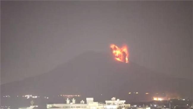 影／噴發兩公里！日本櫻島火山爆發