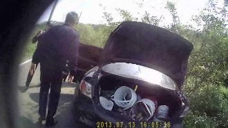 運毒犯大膽衝撞　警連開8槍逮人