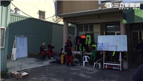 詹姓夫妻提供空地給消防員休息