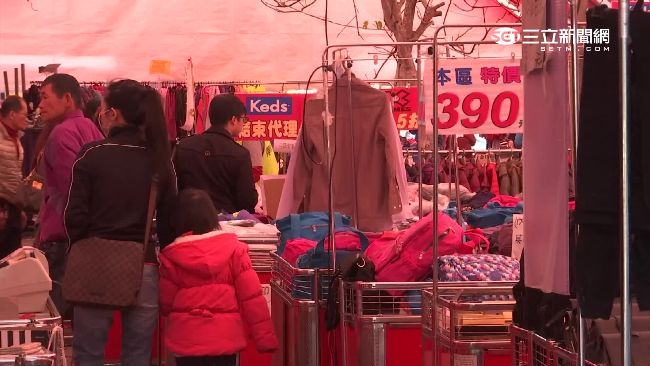 民眾不滿受騙　買到「紙糊的」新衣