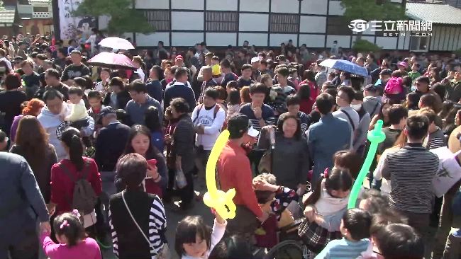 連假天氣好　全台遊樂園被人潮擠爆