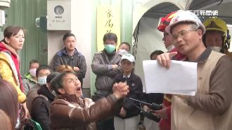 「殺了我！」家屬找不到妻兒崩潰下跪