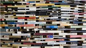 書堆示意圖（圖／翻攝自pixabay圖庫）