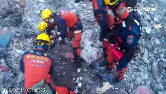 老婆、女兒罹難　蔡爸爸盼兒子還活著